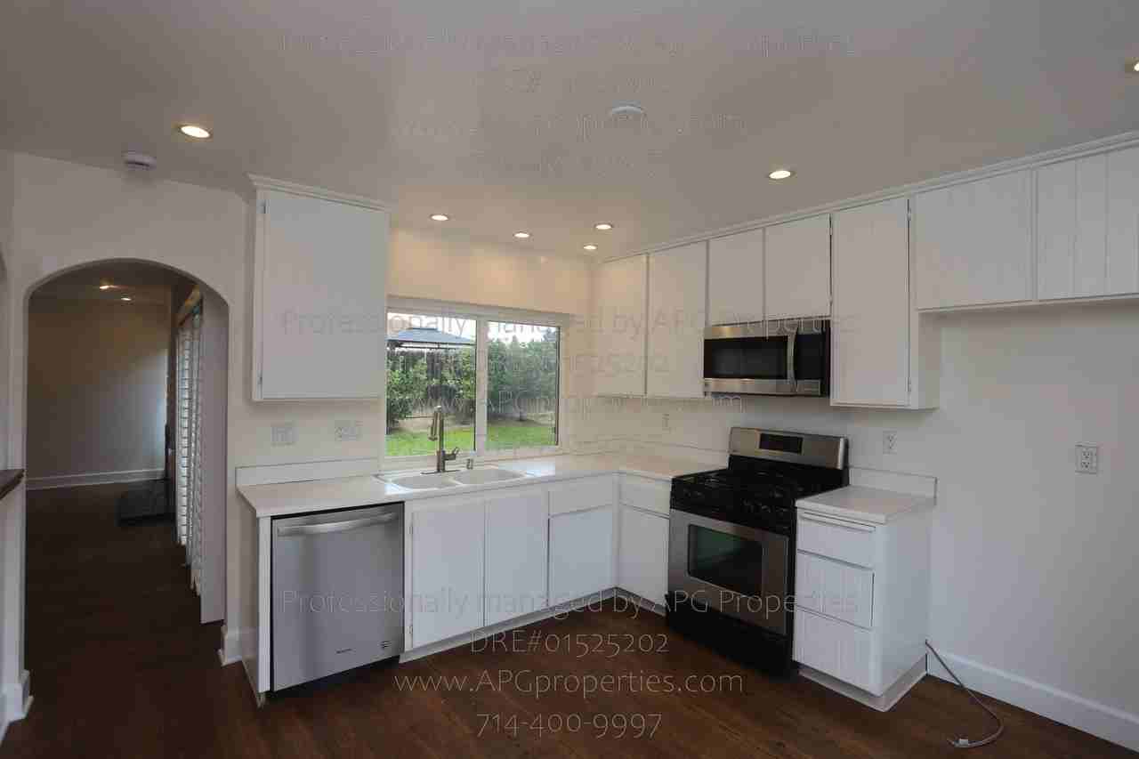 25502 Mcintyre St - Photo 3 of 31