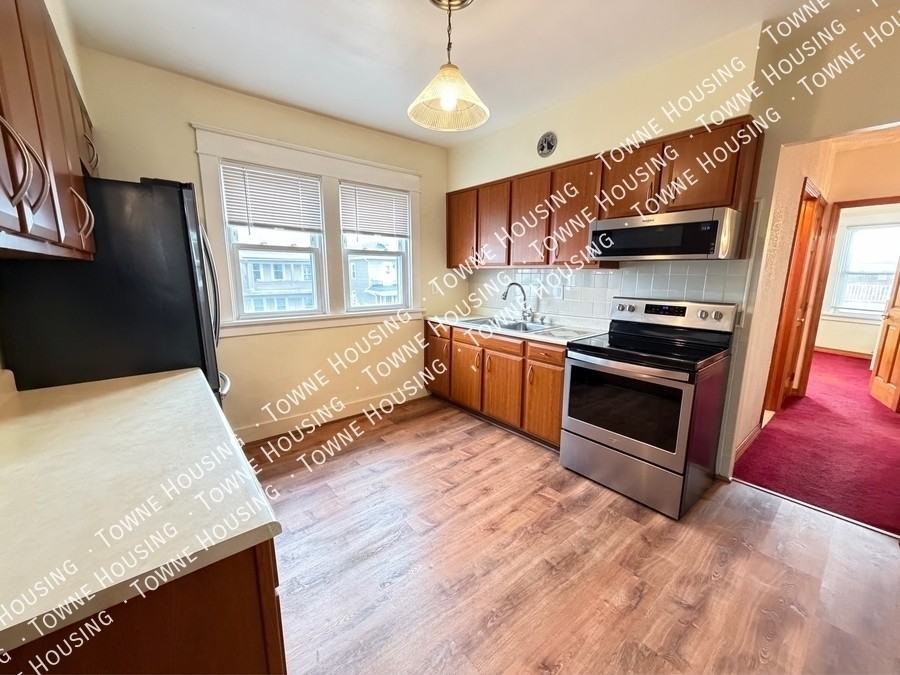 144 Lovering Ave - Photo 4 of 17