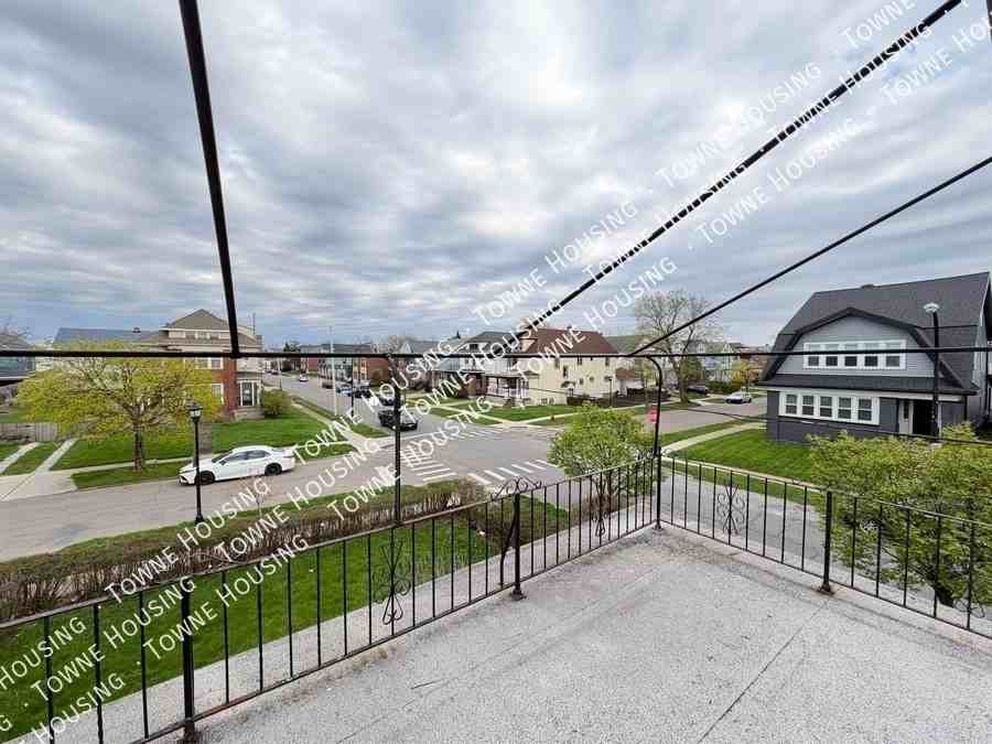 144 Lovering Ave - Photo 5 of 17