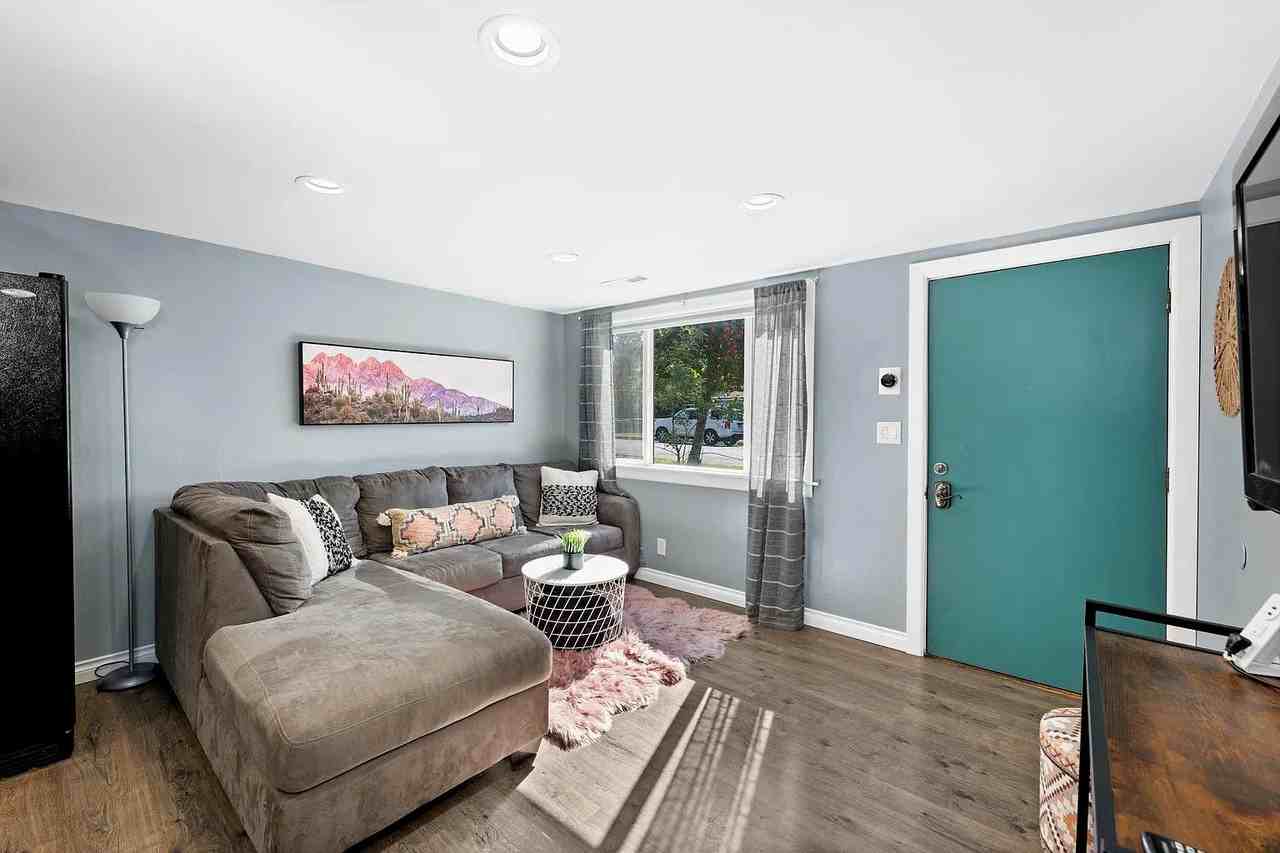 1101 E Stiner Ave - Photo 2 of 18