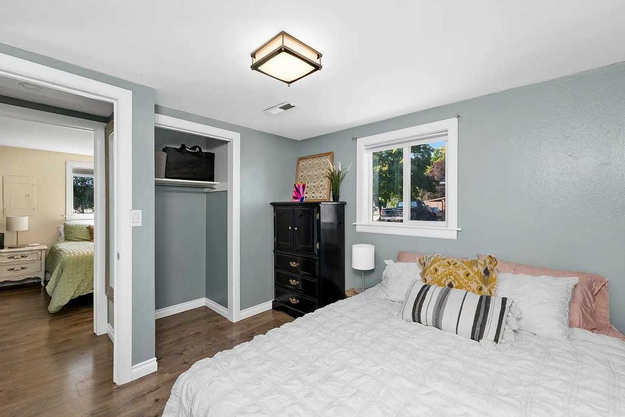 1101 E Stiner Ave - Photo 3 of 18