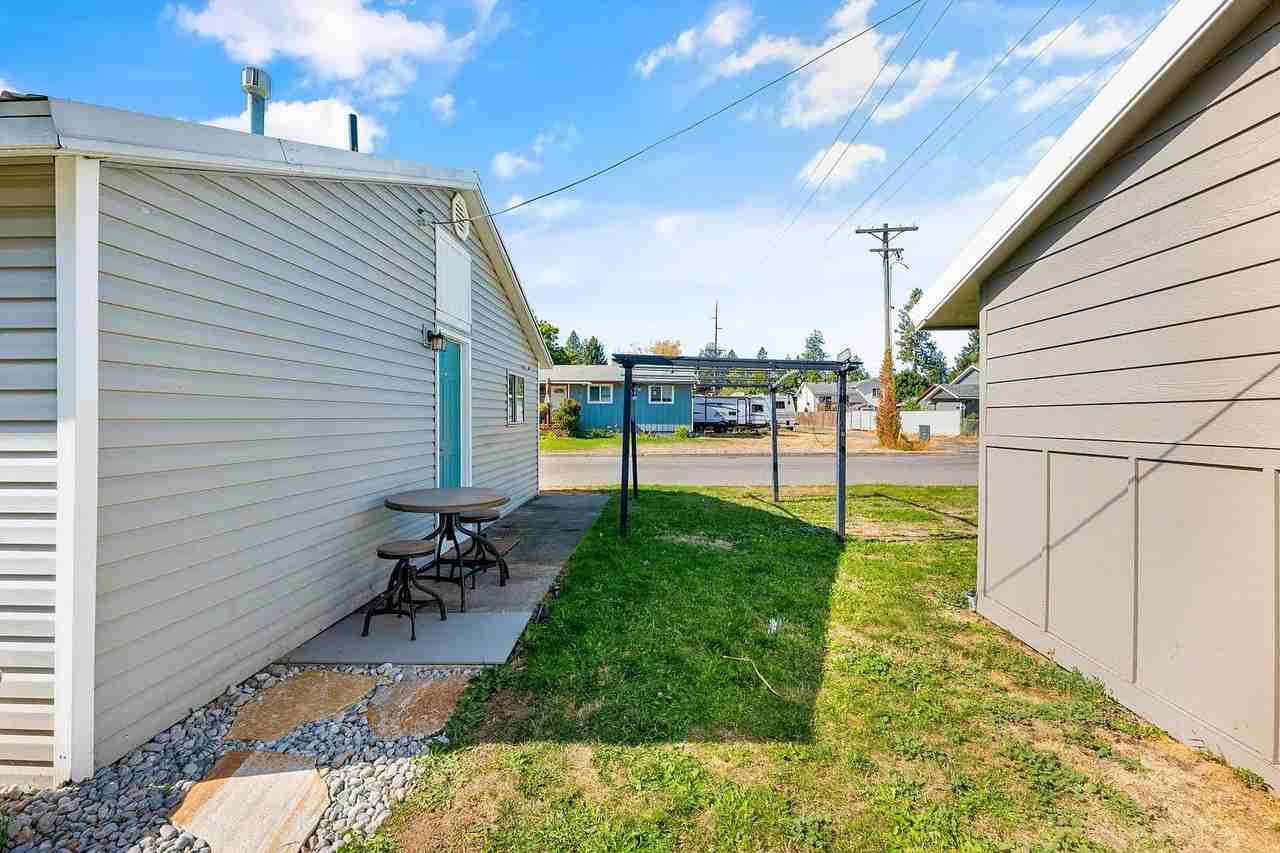 1101 E Stiner Ave - Photo 4 of 18