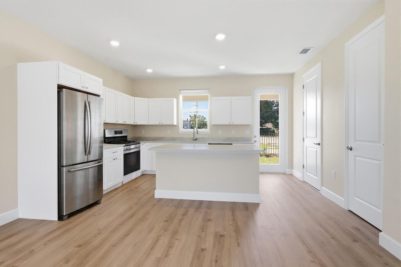 216 S Florida Ave - Photo 4 of 20