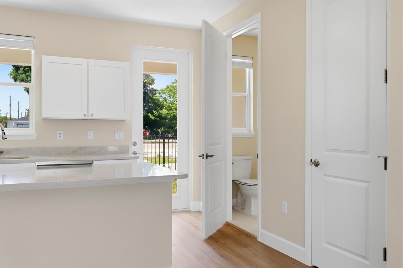 216 S Florida Ave - Photo 6 of 20