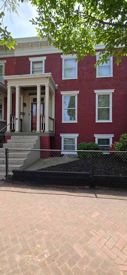 209 W Clay St - Photo 2 of 16