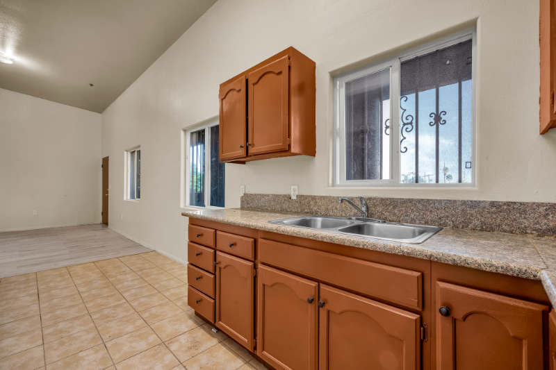 5869 S Figueroa St #3