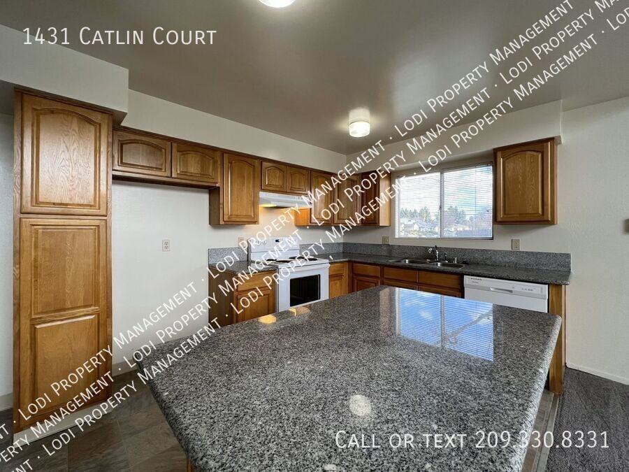1431 Catlin Ct - Photo 7 of 37