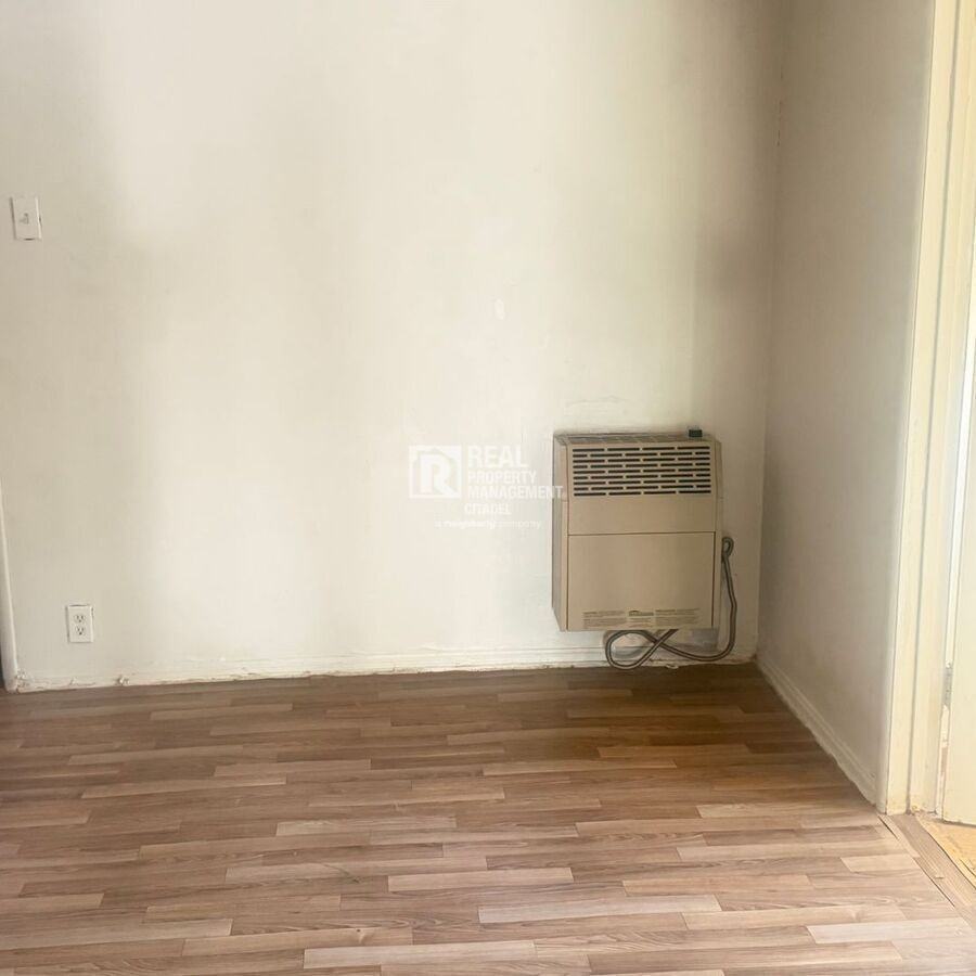 172 E Claremont St - Photo 3 of 8