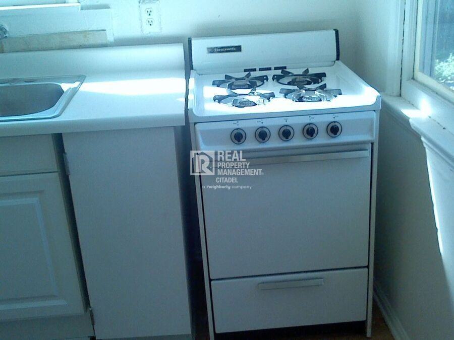 172 E Claremont St - Photo 4 of 8