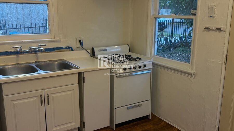 172 E Claremont St - Photo 6 of 8