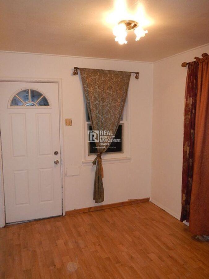 172 E Claremont St - Photo 7 of 8