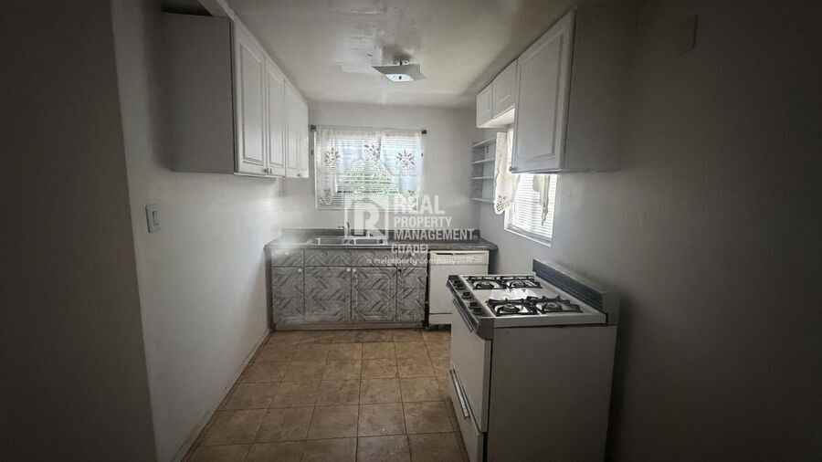 170 E Claremont St - Photo 6 of 12