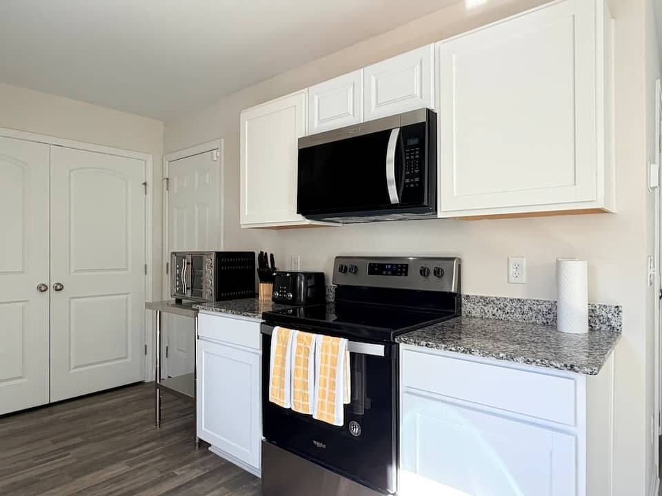 301 Long Grove Ln - Photo 2 of 11