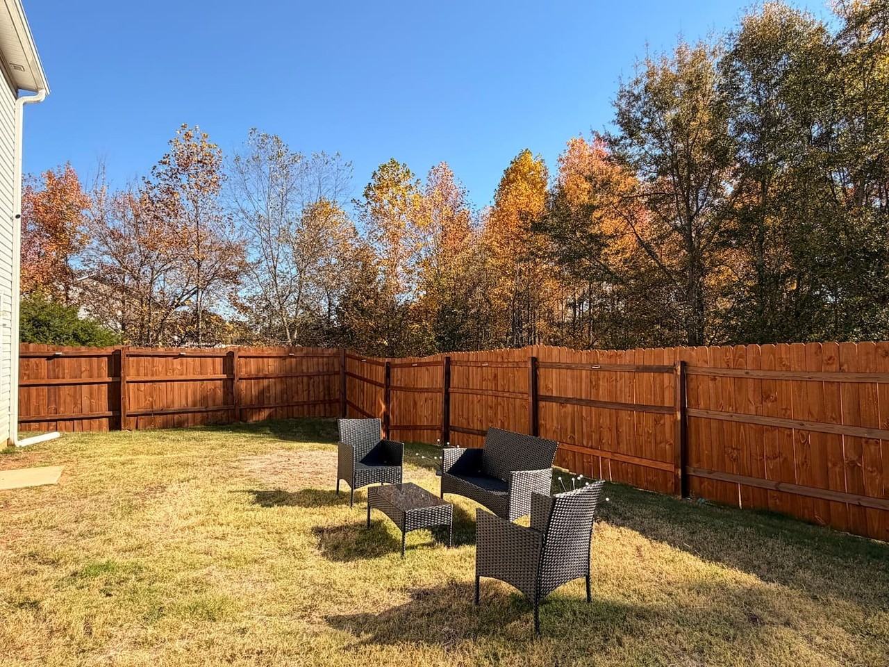 301 Long Grove Ln - Photo 4 of 11