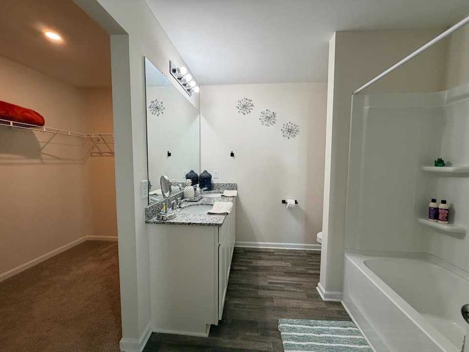 301 Long Grove Ln - Photo 5 of 11