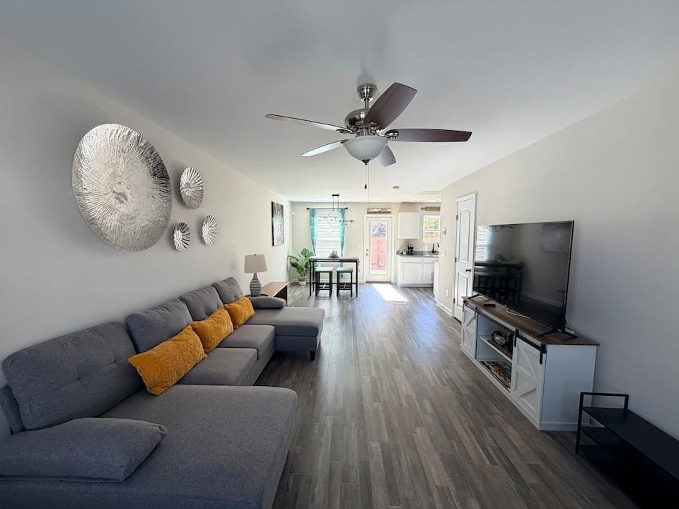 301 Long Grove Ln - Photo 7 of 11