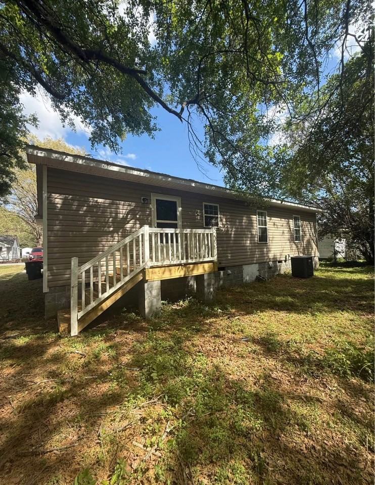1713 Harrell St - Photo 2 of 9