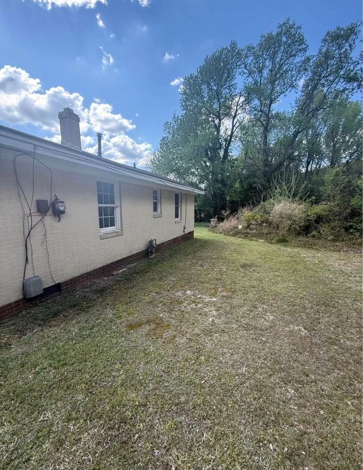 1007 N Virginia St - Photo 3 of 5