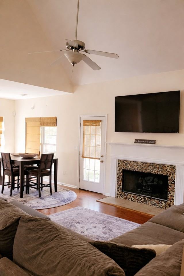 272 William Nye Dr Se - Photo 2 of 10