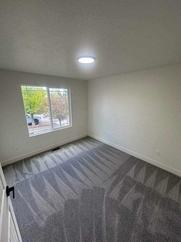 4433 W Mankato St - Photo 5 of 17