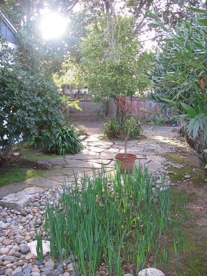 82 Hillview Ave - Photo 3 of 3