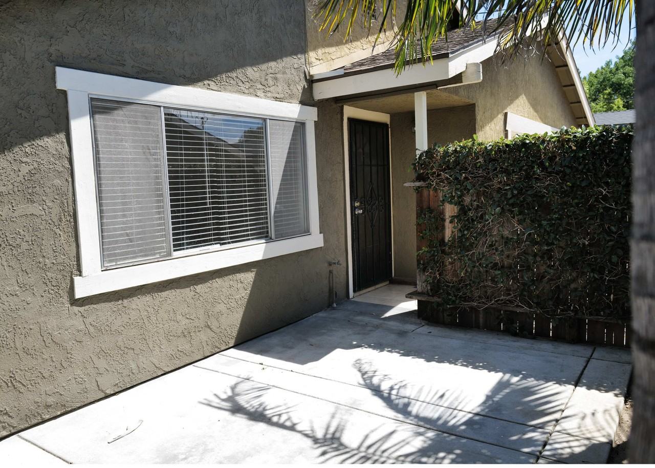 253 N Center St - Photo 2 of 10