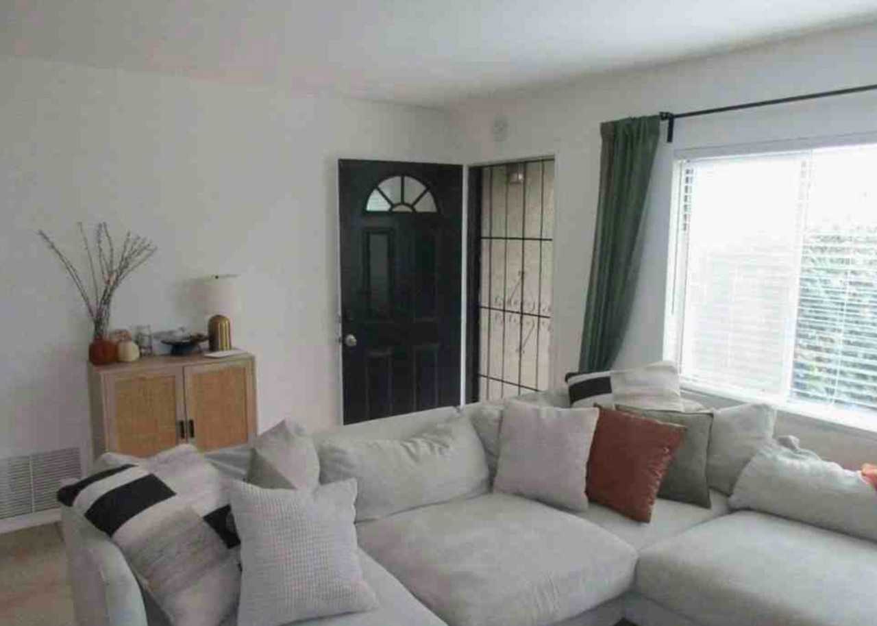 253 N Center St - Photo 4 of 10