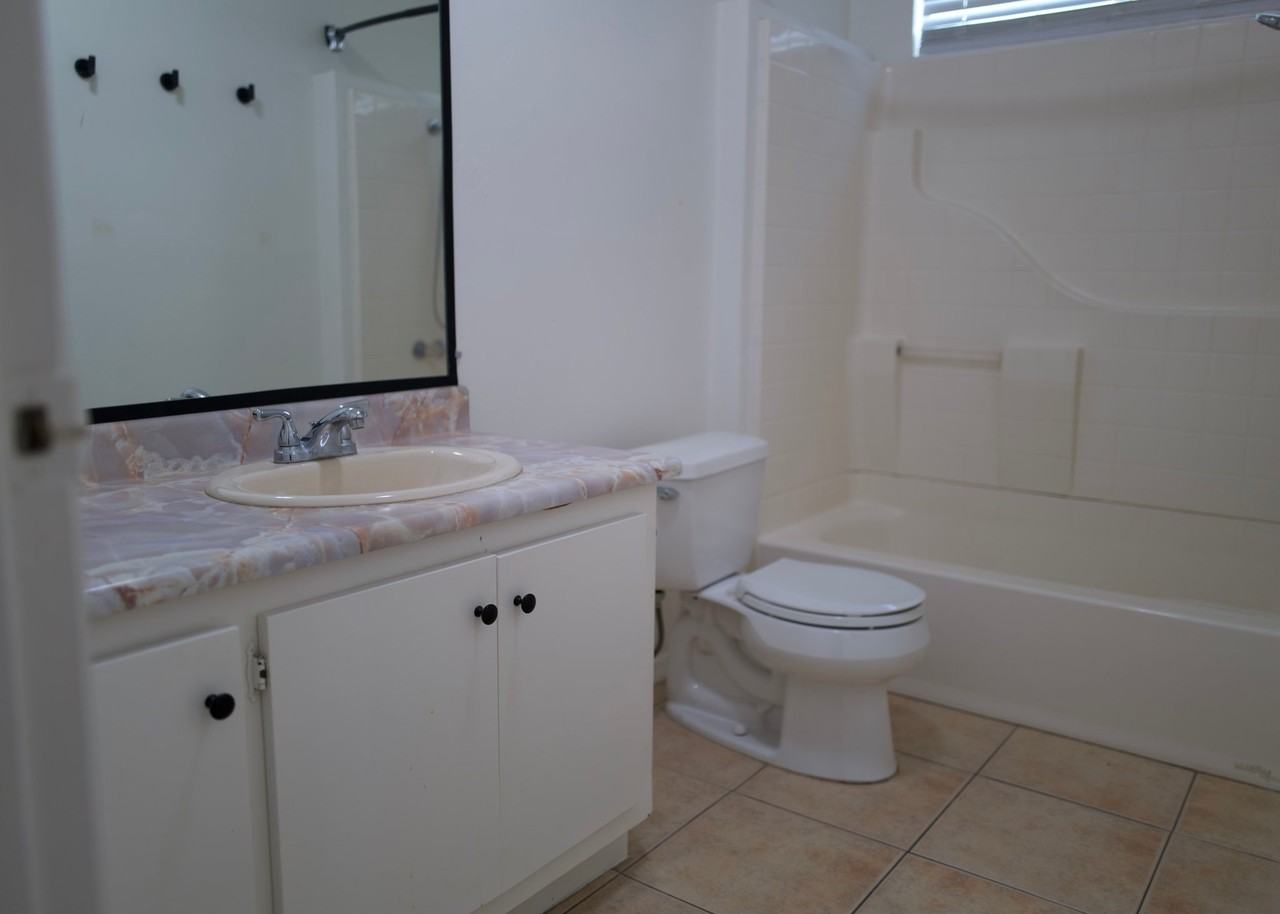 253 N Center St - Photo 7 of 10