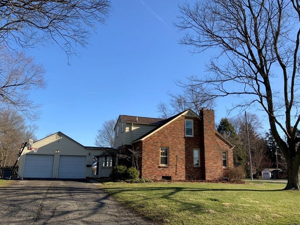 1194 Woodland Rd - Photo 2 of 19