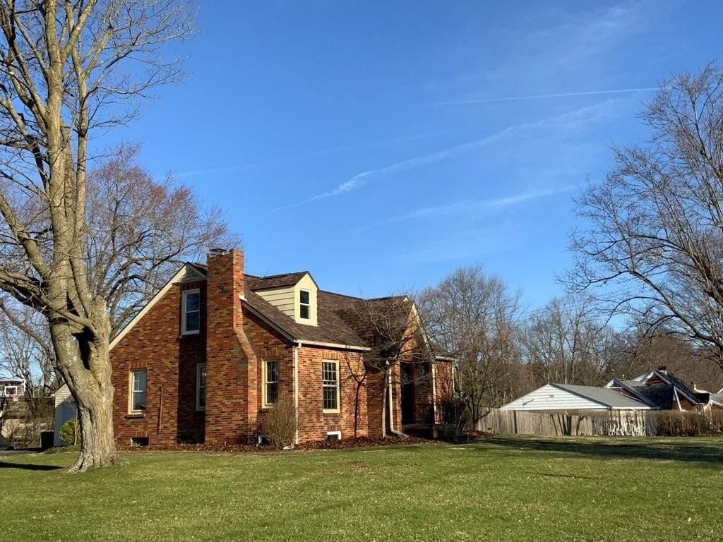 1194 Woodland Rd - Photo 3 of 19