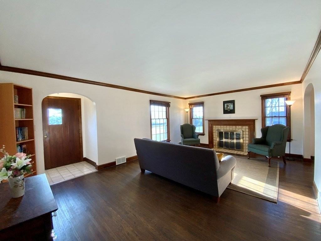 1194 Woodland Rd - Photo 6 of 19