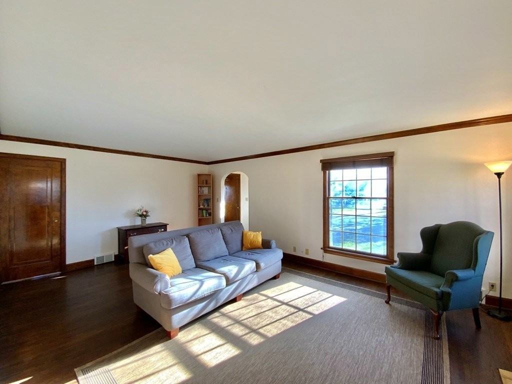 1194 Woodland Rd - Photo 7 of 19