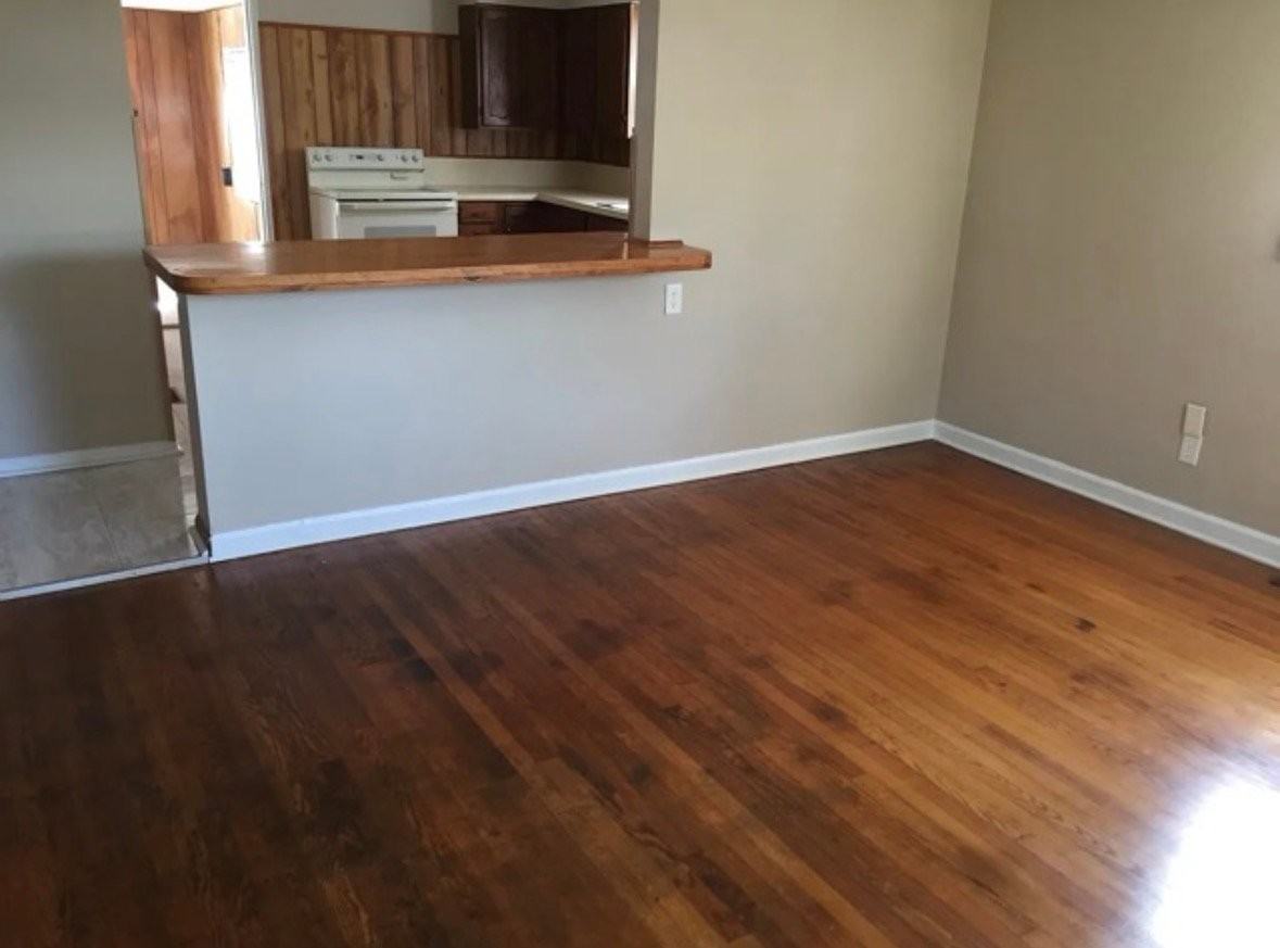 2409 E 9th St - Photo 4 of 10