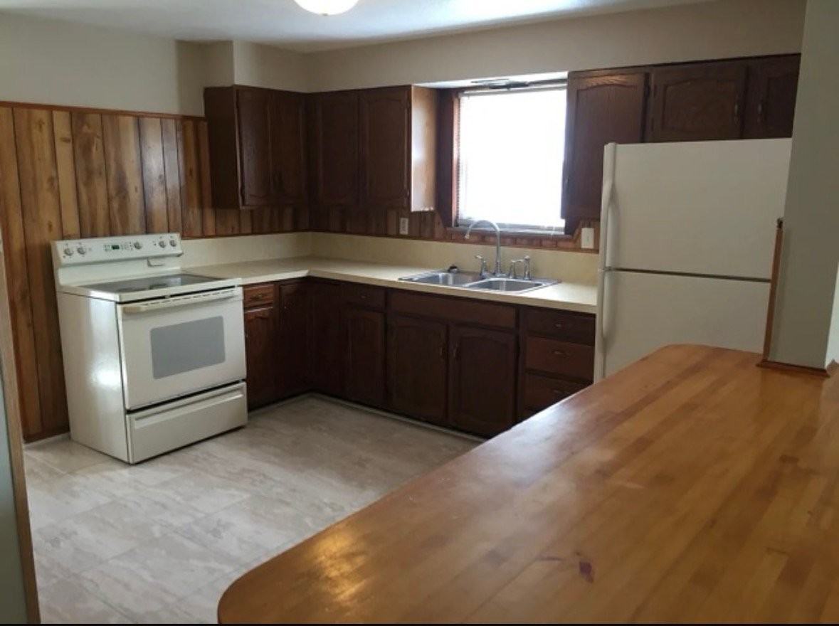 2409 E 9th St - Photo 5 of 10