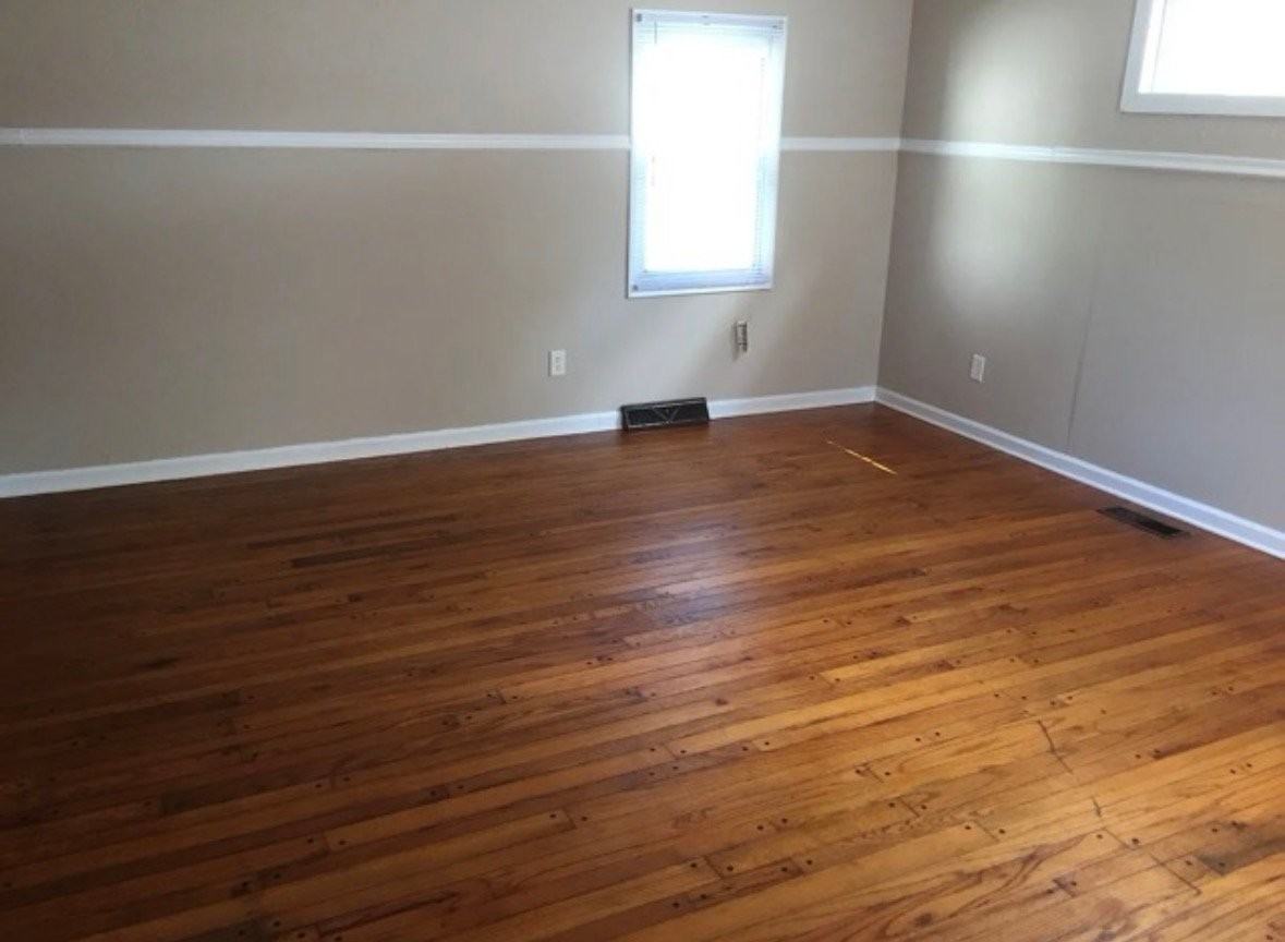 2409 E 9th St - Photo 7 of 10