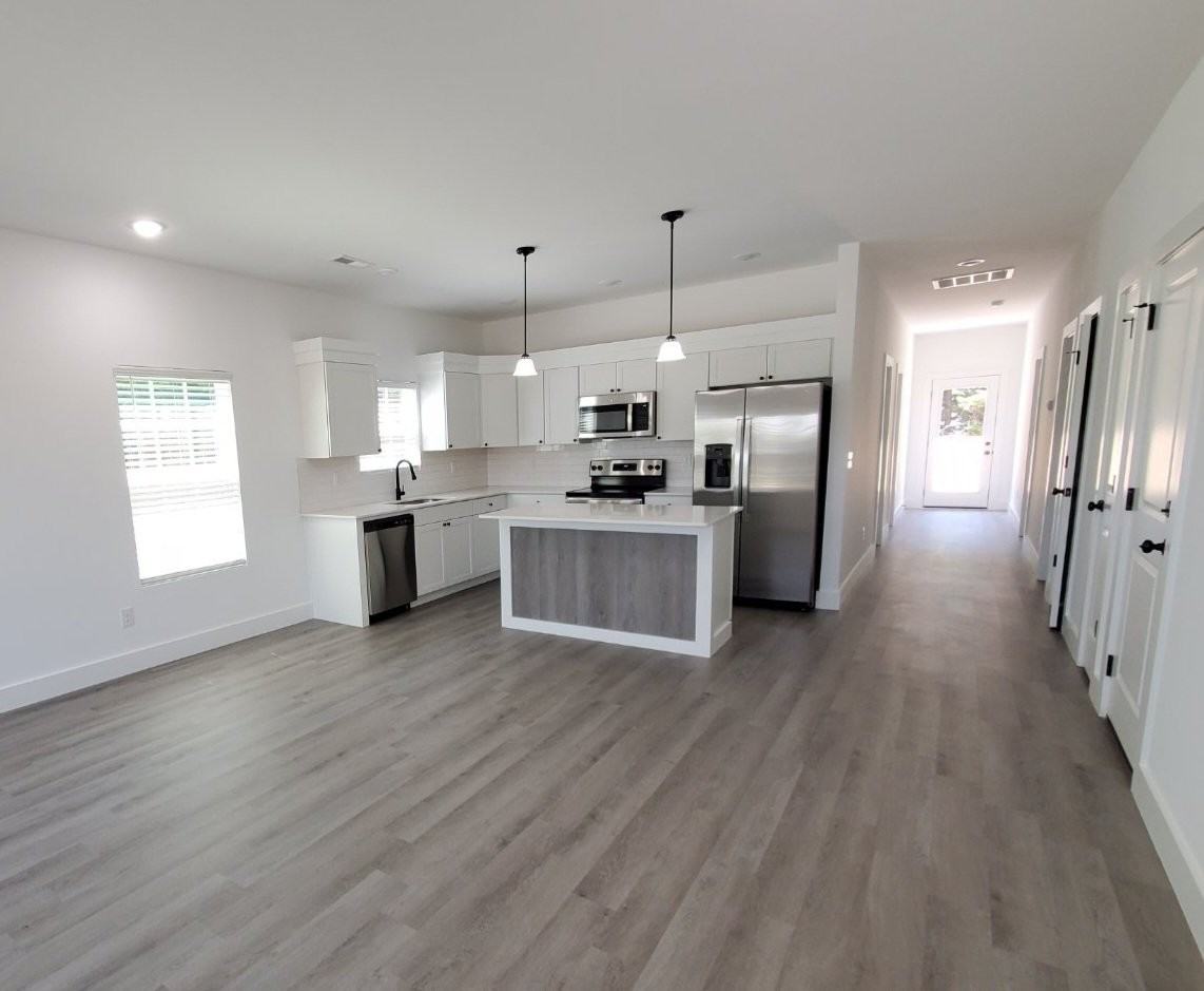 818 Berry Rd - Photo 2 of 20