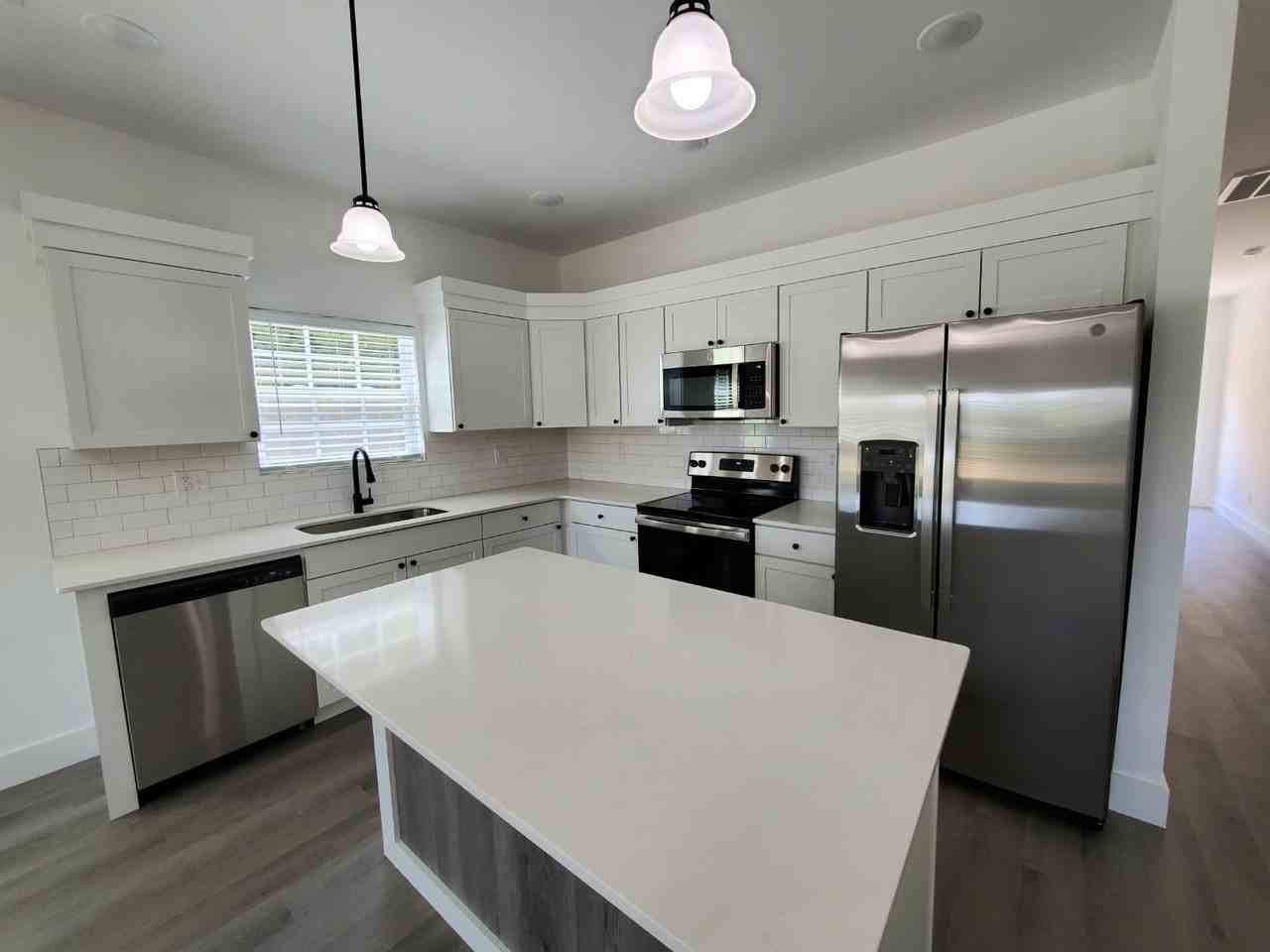 818 Berry Rd - Photo 6 of 20