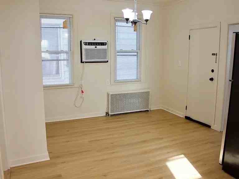 202 1st St #1F - Photo 5 of 7