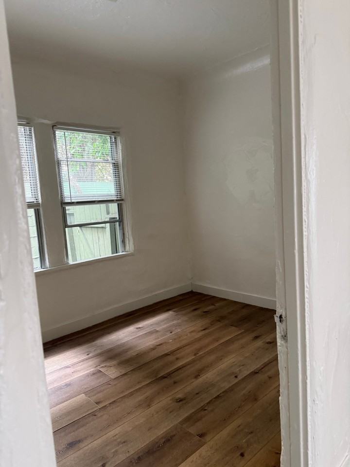 808 2/5 N Poinsettia Pl - Photo 4 of 18