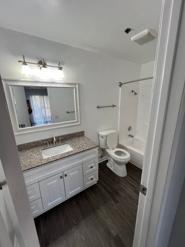 5582 Crescent Ave #4 - Photo 4 of 17