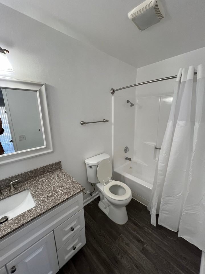 5582 Crescent Ave #4 - Photo 5 of 17
