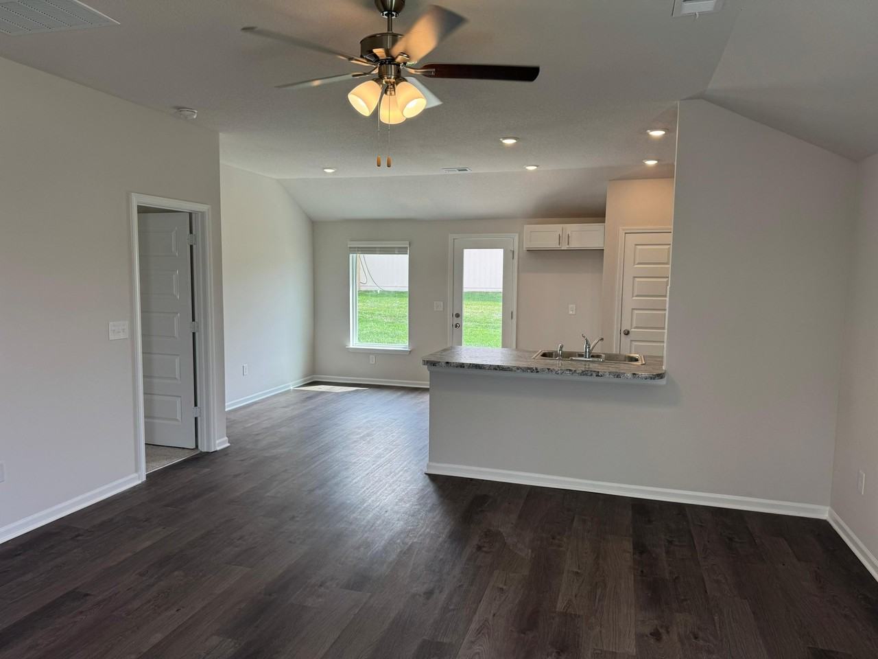 518 N Pear St - Photo 3 of 14