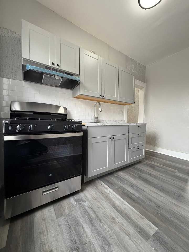 645 Summer Ave - Photo 2 of 6