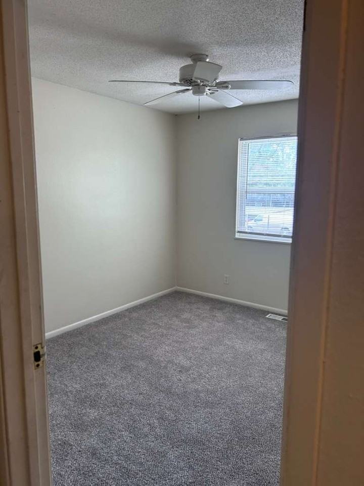 10705 W 90th Ter - Photo 4 of 13