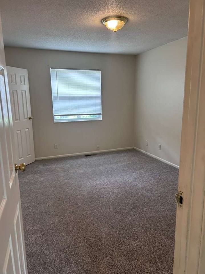 10705 W 90th Ter - Photo 5 of 13