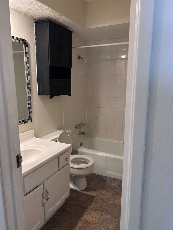 10705 W 90th Ter - Photo 6 of 13