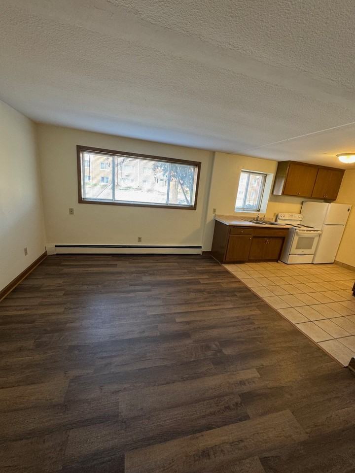 464 Maryland Ave W #2 - Photo 3 of 13