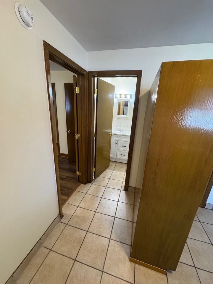 464 Maryland Ave W #2 - Photo 7 of 13