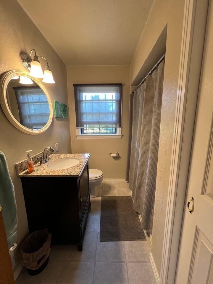 1007 Farragut Ave - Photo 4 of 12