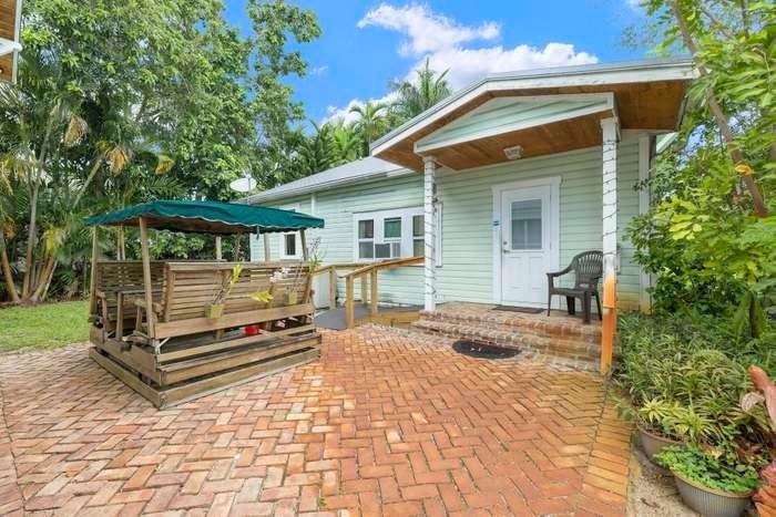 702 N Swinton Ave - Photo 4 of 13